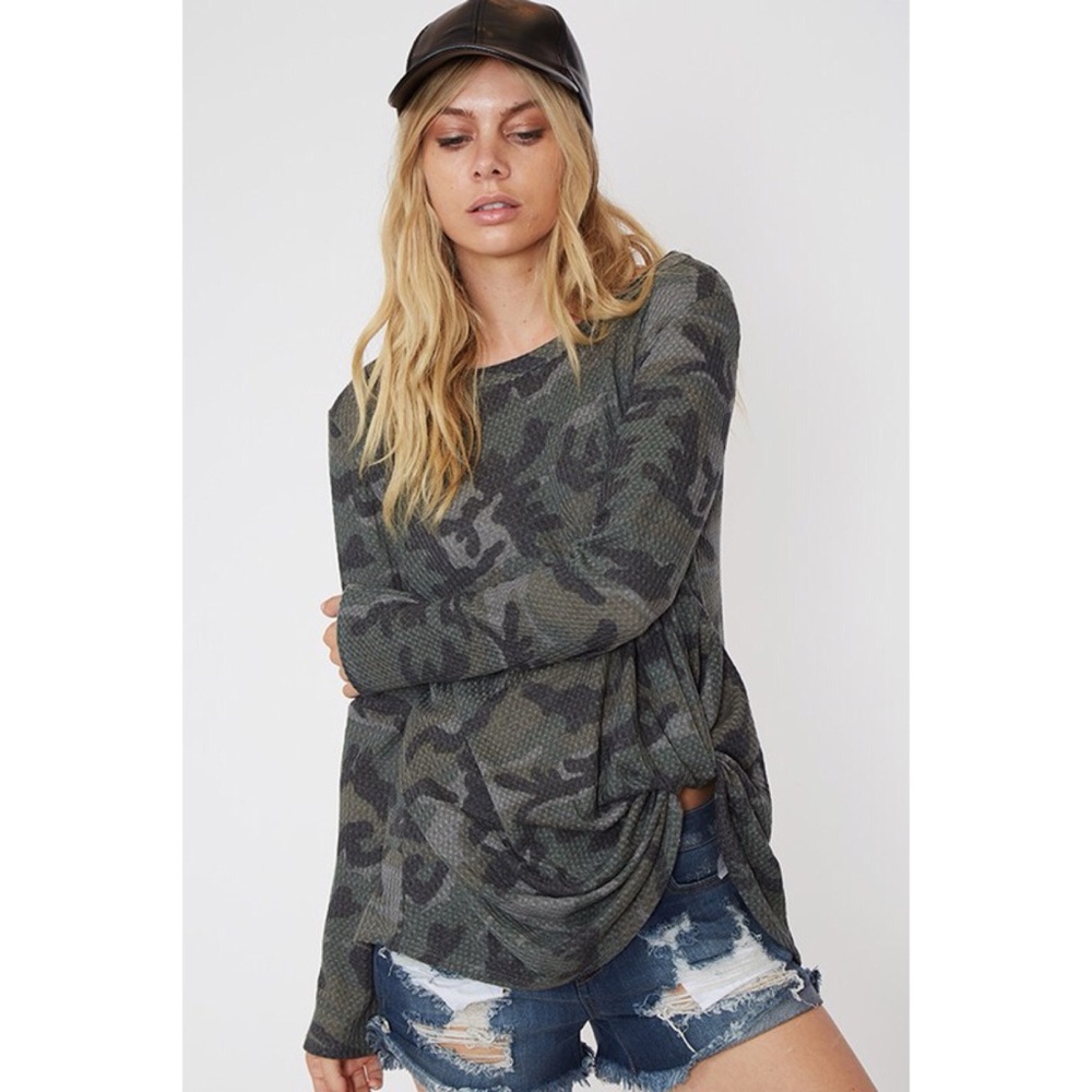 Long Sleeve Camo Twisted Hem Thermal Waffle Knit - Picture 2 of 7